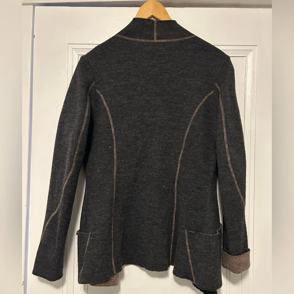 Chic Grey and Brown Buttoned Blazer - Picture 3 of 3